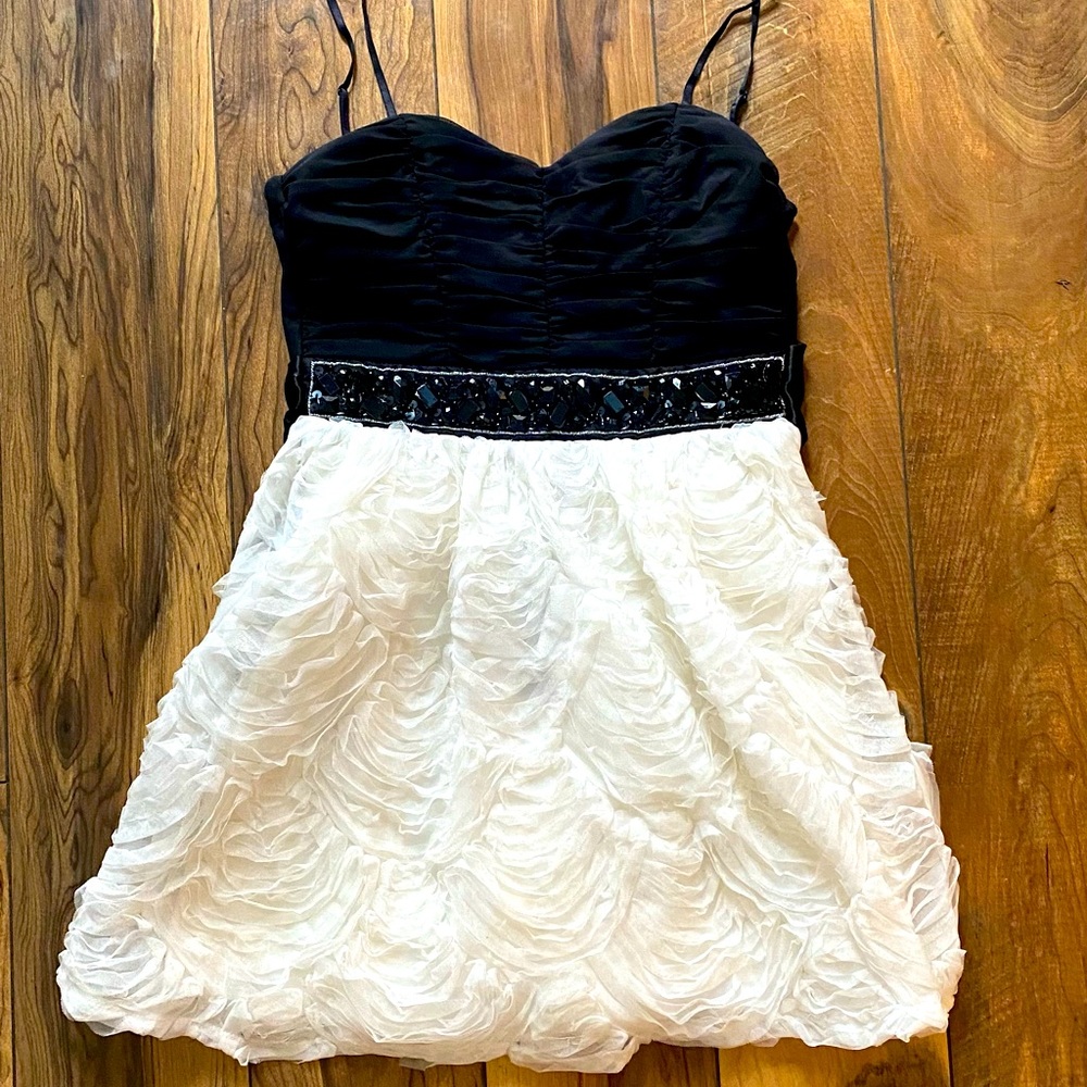 Party dress black and white dress size 5 NWT bridal shower, wedding guest